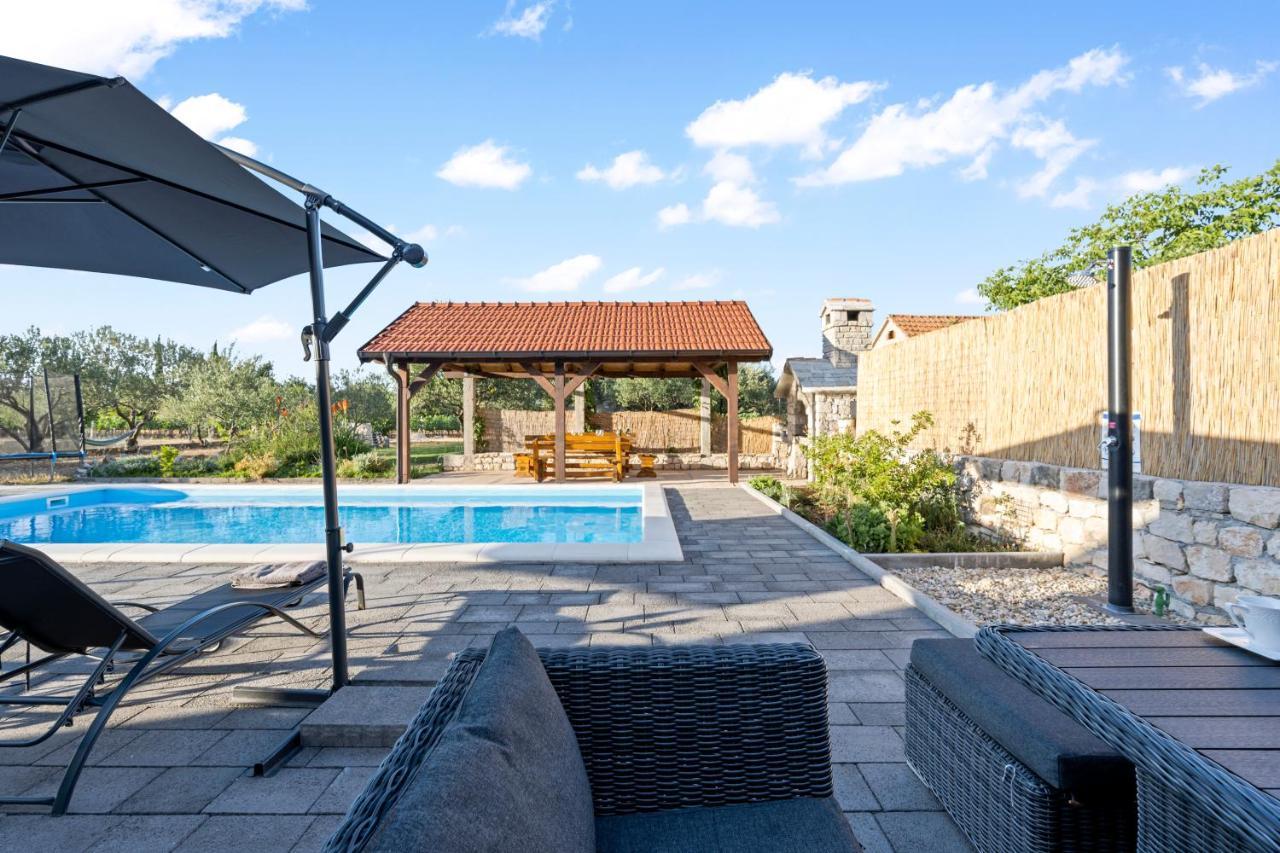 Olive Tree House With Jacuzzi, Wifi And 40M2 Pool Villa Siritovci Exterior foto