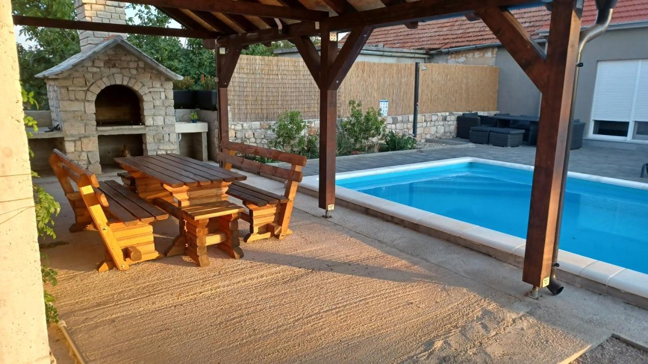 Olive Tree House With Jacuzzi, Wifi And 40M2 Pool Villa Siritovci Exterior foto